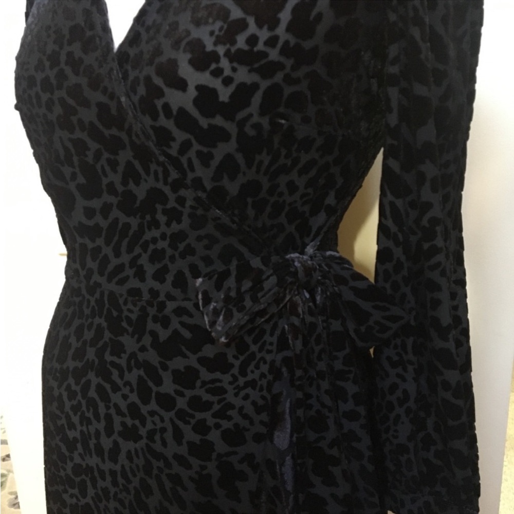 NWT CALVIN KLEIN - Black Velvet Leopard print Faux Wrap Flounce Dress sz 2 - Picture 5 of 15